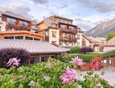 Escapade romantique avec dîner et balnéo à la montagne - 4*