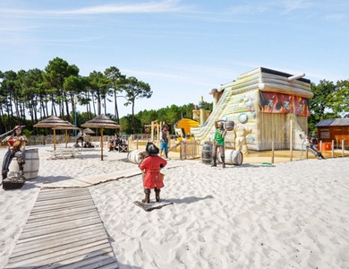 Camping Val de l'eyre, 4*