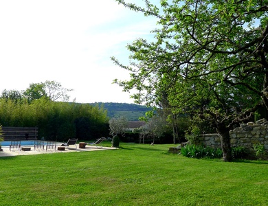 Détente et spa, près de Vallon-Pont-d'Arc