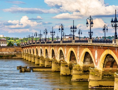 Week-end en studio supérieur au coeur de Bordeaux - 3*