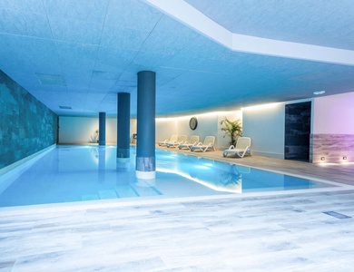 Escapade avec dîner, spa, piscine et vue montagne à Cauterets - 3*