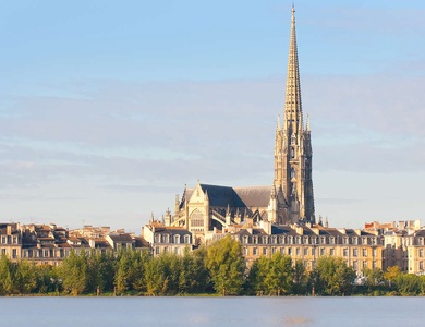 Week-end en studio avec parking offert, au coeur de Bordeaux - 3*
