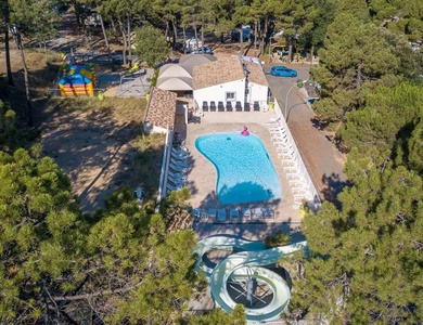 Camping La Pinède en Provence, 3*