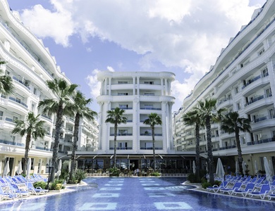 Hôtel Grand Blue Fafa Resort & Spa 5*