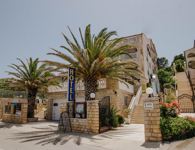 Hôtel Vila Tina 3*