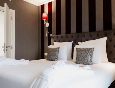 Séjour en chambre triple à la décoration simple et design - 4*