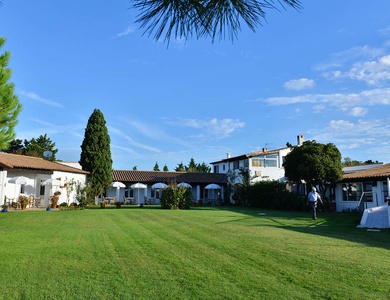 Séjour romantique avec Lovebox et champagne au coeur de la Camargue - 3*