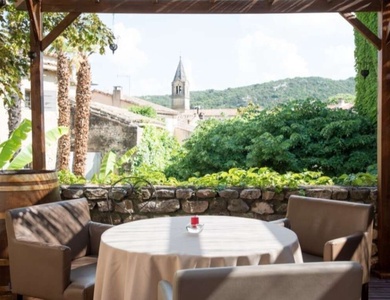 Escapade gourmande et authentique dans un havre de paix entre Avignon et Nîmes - 4*