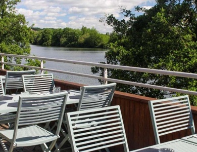 Séjour guinguette dans cet hôtel en bord de Seine - 2*