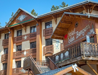 SOWELL Family Les Bergers 3*