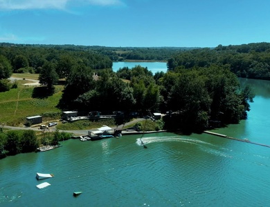 Flower Camping et Base de Loisirs de Rouffiac, 3*