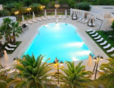 Hôtel en Pouilles, à alberobello : au pays des trulli un élégant 4* avec piscine - 4*