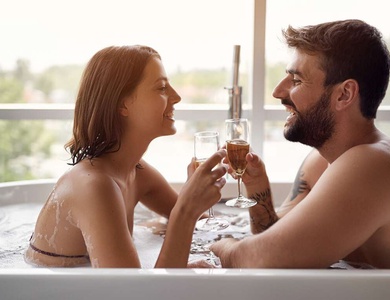 Virée insolite romantique avec champagne et bains à remous en terrasse à 1h30 de Toulouse