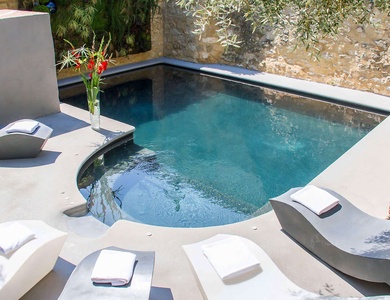 Escapade avec piscine et hammam dans le charmant village de Collias en chambre supérieure - 4*