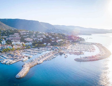 Séjour avec vue mer et dîner dans le Lavandou - 4*