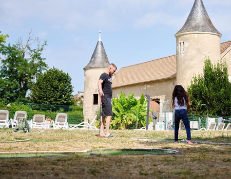 Camping Le Petit Trianon, 4* - 5