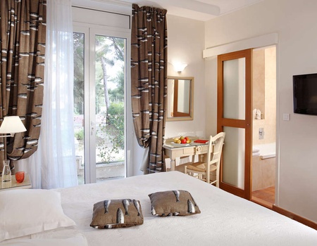Séjour authentique dans une ancienne bastide provençale à Saint-Cyr-sur-Mer - 3*