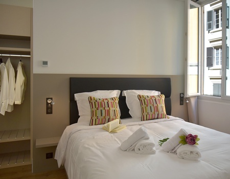 Hôtel Continental 3* ( avec vols réguliers ) - 5