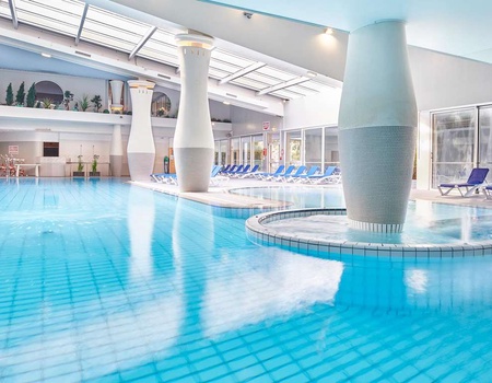 Séjour en chambre famille avec accès au spa, aux piscines et cours de tennis aux Sables d'Olonne - 3*