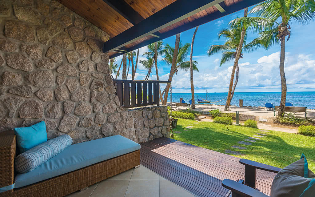 COMBINÉ 2 ILES : PRASLIN + MAHÉ Coco de Mer & Black Parrot Suites + Carana Beach Hôtel 12 nuits ****
