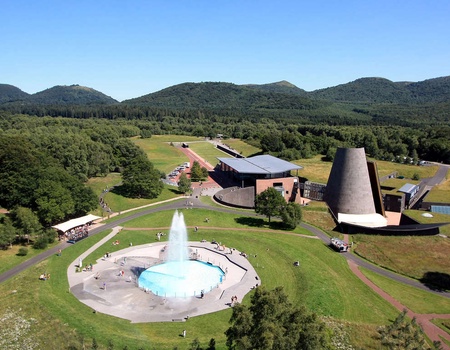 A la découverte des volcans d'Auvergne à Vulcania (à 30 minutes en voiture du parc) - 3*