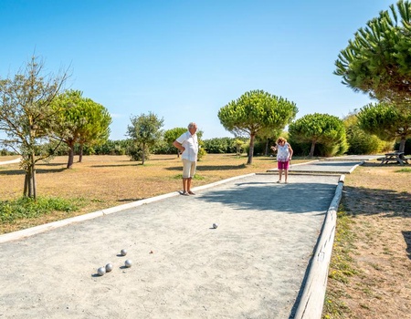 Camping Paradis Au port de l'houmeau., 4* - 5