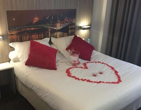 Offrez-vous un séjour romantique à Lyon - 3* - 1