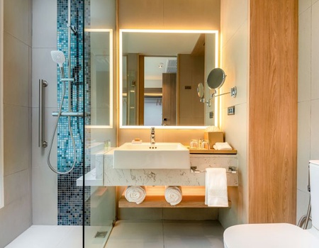 Trio Phuket & Koh Phi Phi & Khaolak : Hilton Garden Inn Phuket Bang Tao 4* & Phi Phi Natural Resort 4* & Le Graceland Khao Lak Beach Resort 5* - 4