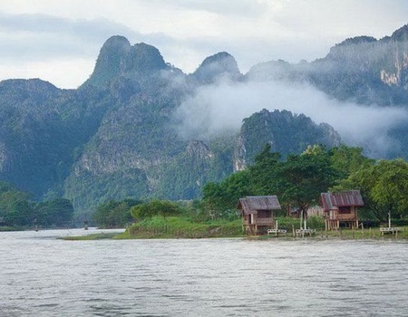 CIRCUIT AU FIL DU MEKONG ET LA TRAVERSIERE DU MEKONG - Laos, Asie - Image 1
