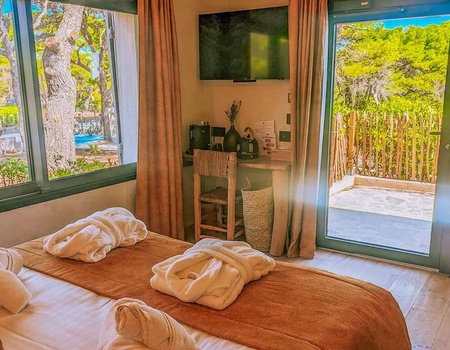Profitez d'un séjour de rêve dans un décor paradisiaque en face de Porquerolles - 3* - 1