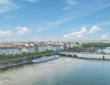 Noël au fil du Rhône - Entre traditions, découvertes historiques et moments gourmands (formule port/port) - Lyon, Sud Est - Image 1