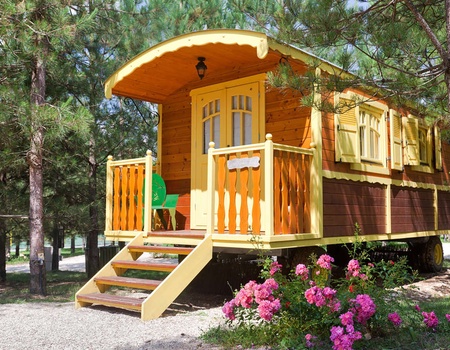 Vivez la vie de bonhème et dormez en roulotte près de Poitiers - 4*