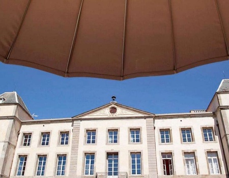 Un château au bord d'une jolie piscine près de Narbonne, vous ne rêvez pas! - 4*