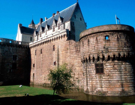 Laissez-vous séduire par les quais de la Loire à Nantes 4*