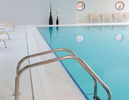 Séjour au calme avec piscine et petit déjeuner aux portes de Paris - 3* - Ile de France, France - Image 1