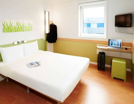 Ibis Budget Marseille Vieux Port  2* : Hôtel + Train - Marseille, Côte d'Azur - Image 5