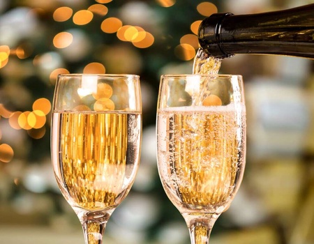 Escapade romantique avec bouteille de champagne et un massage pour une personne - 4*