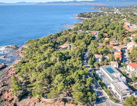 Cap sur la Côte d'Azur : séjour tout compris avec piscine près de Saint-Raphaël - 3* - 1