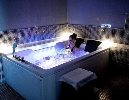 Détente absolue avec bains à remous en chambre deluxe, près de Reims - 4* - Image 1