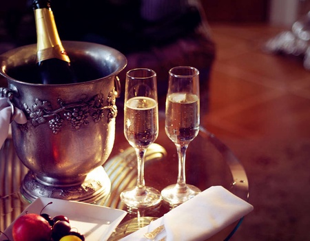 Escapade romantique à Bordeaux avec champagne et pétale de rose - 4*