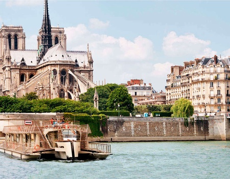 Séjournez dans un hôtel 5* et découvrez les monuments de Paris depuis la Seine - 5*