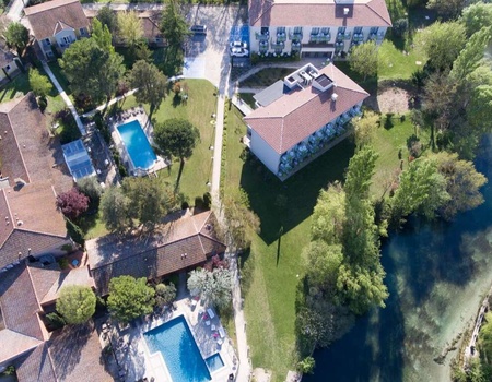 ÉCrin de verdure dans un cadre provençal à l'Isle-sur-la-Sorgue - 4*