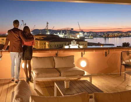Expérience bistronomique à Toulon avec dîner 3 plats et piscine en rooftop - 4* - Toulon, Côte d'Azur - Image 1
