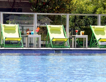 Reposez-vous à Valence dans un hôtel 4* moderne avec piscine et profitez du petit déjeuner inclus - 4* - 5