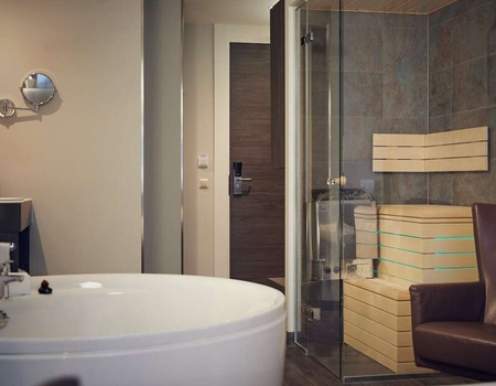 Nuitée de luxe dans une chambre bien-être avec bain à remous et sauna privé à Amsterdam - 4* - 1