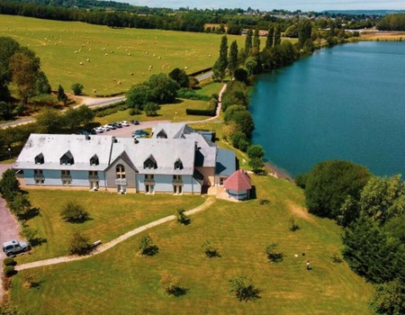 Calme et repos au bord du lac de Pont l'évêque - 3*