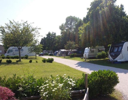 Camping Les Coteaux du Lac, 4* - 5
