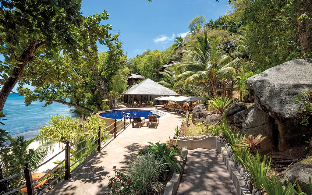 COMBINÉ 2 ILES : MAHÉ + PRASLIN Cerf Island Resort + Coco de Mer & Black Parrot Suites 07 nuits ***