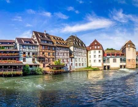 Escapade 4* avec baignoire balnéo à Strasbourg à deux pas de la cathédrale et la Petite France - 4*