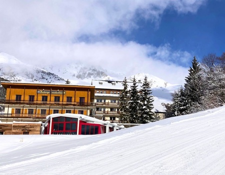 L'Auberge Ensoleillée - ski pass + matériel de ski